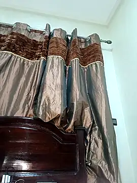 Snapshot of Louli_ta chatting on 09.28.25 Louli ta online show from 09.28.25