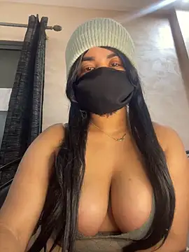 Snapshot of Louli_ta chatting on 02.15.26 Louli ta online show from 02.15.26