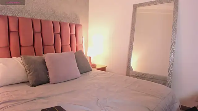 AbellaFox  online show from 11.28.25