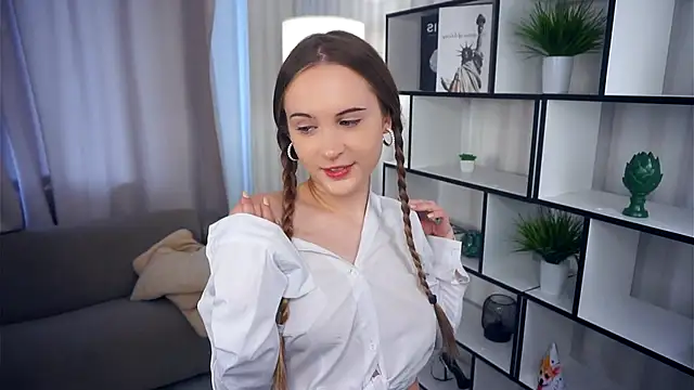 QuennaCoote online show from 10.11.25