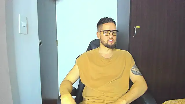 Snapshot of bastianwatson10 chatting on 11.07.25 bastianwatson10 online show from 11.07.25