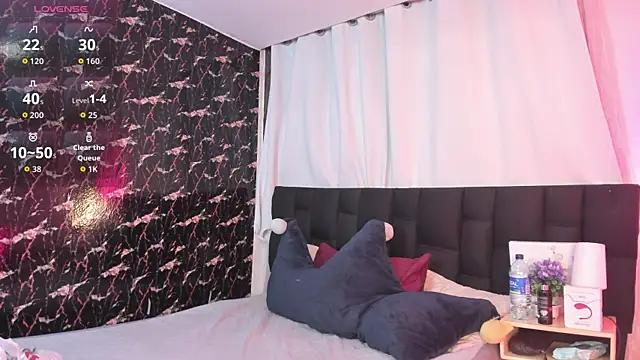 Snapshot of aitana_garcia_ chatting on 10.04.25 aitana garcia online show from 10.04.25