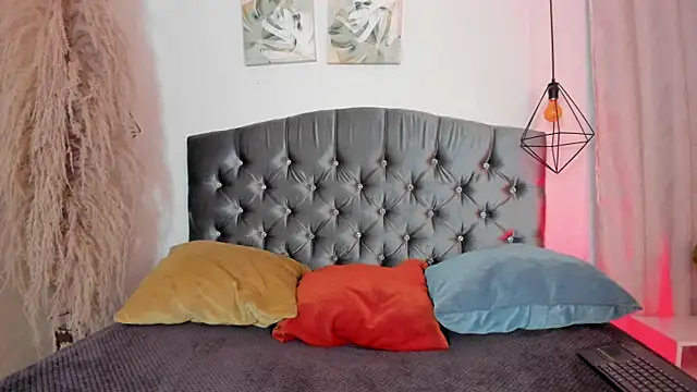 iiangel  online show from 10.24.25