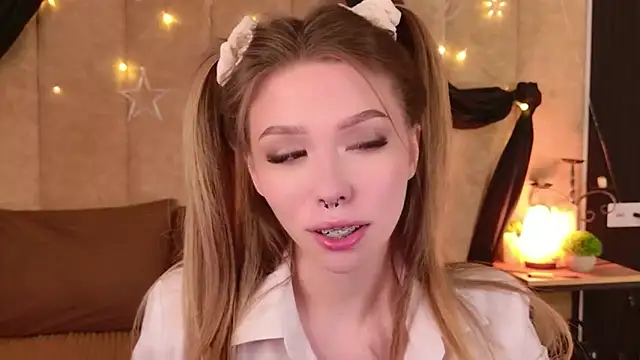 Sierra Fane online show from 04.27.26