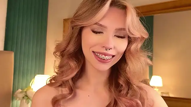 Sierra Fane online show from 07.04.26
