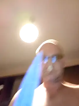 Snapshot of Luci1982Brazzers chatting on 10.08.25 Luci1982Brazzers online show from 10.08.25