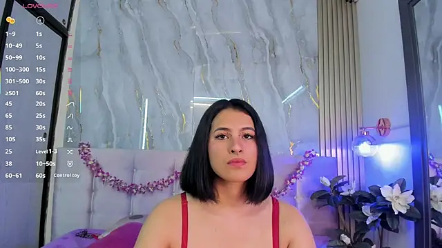SalomeeHills online show from 04.25.26