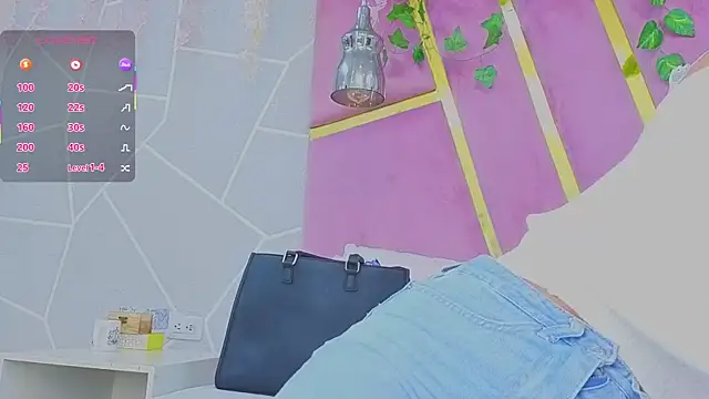 Snapshot of EmmyCortez chatting on 09.13.25 EmmyCortez online show from 09.13.25