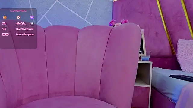 Snapshot of EmmyCortez chatting on 10.01.25 EmmyCortez online show from 10.01.25