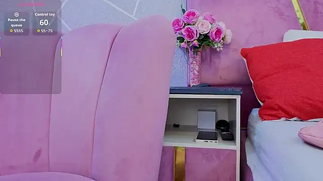 Snapshot of EmmyCortez chatting on 11.05.25 EmmyCortez online show from 11.05.25