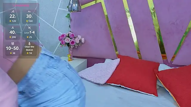 Snapshot of EmmyCortez chatting on 11.08.25 EmmyCortez online show from 11.08.25