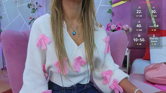 Snapshot of EmmyCortez chatting on 11.22.25 EmmyCortez online show from 11.22.25