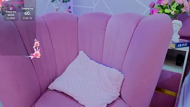 Snapshot of EmmyCortez chatting on 12.01.25 EmmyCortez online show from 12.01.25