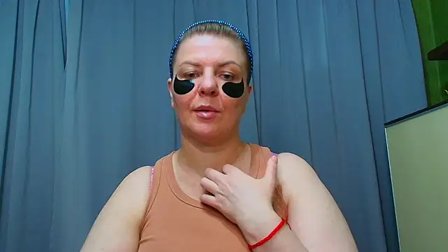 Snapshot of VeronikawGold chatting on 05.07.26 VeronikawGold online show from 05.07.26