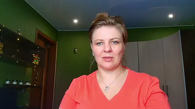 Snapshot of VeronikawGold chatting on 05.16.26 VeronikawGold online show from 05.16.26