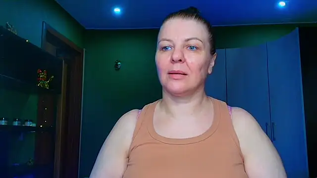 Snapshot of VeronikawGold chatting on 05.18.26 VeronikawGold online show from 05.18.26
