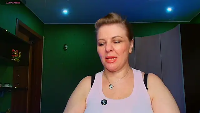 Snapshot of VeronikawGold chatting on 05.20.26 VeronikawGold online show from 05.20.26