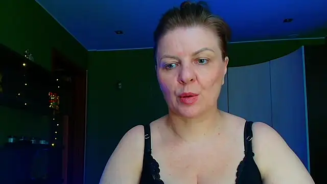 Snapshot of VeronikawGold chatting on 05.21.26 VeronikawGold online show from 05.21.26