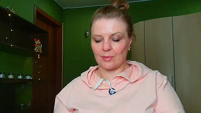 Snapshot of VeronikawGold chatting on 05.27.26 VeronikawGold online show from 05.27.26