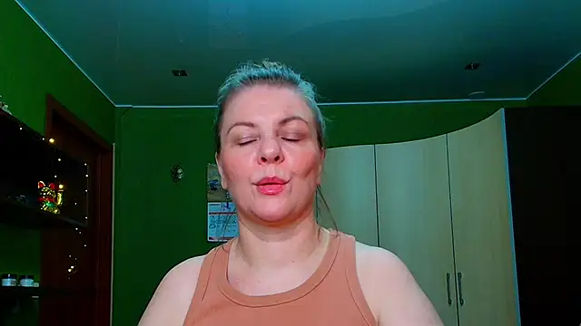 Snapshot of VeronikawGold chatting on 06.14.26 VeronikawGold online show from 06.14.26