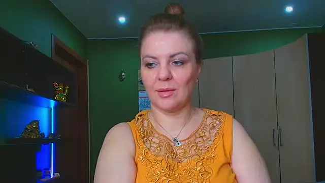 Snapshot of VeronikawGold chatting on 06.25.26 VeronikawGold online show from 06.25.26