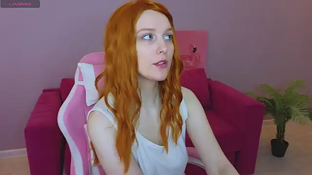 Snapshot of KristinMoore chatting on 03.11.25 KristinMoore online show from 03.11.25