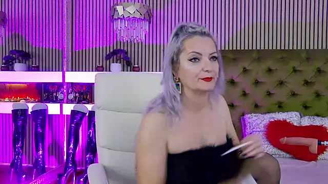 Snapshot of LadyTouch chatting on 11.05.25 LadyTouch online show from 11.05.25