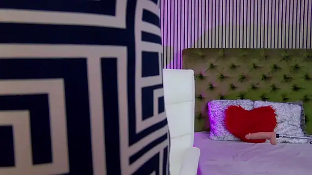 Snapshot of LadyTouch chatting on 11.07.25 LadyTouch online show from 11.07.25