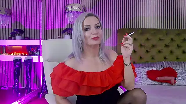 Snapshot of LadyTouch chatting on 11.27.25 LadyTouch online show from 11.27.25