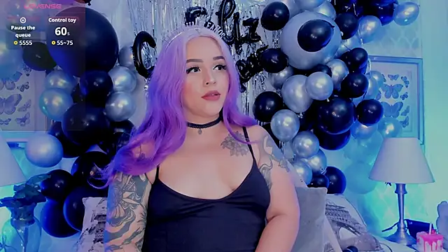 Snapshot of Carlaguzman_ chatting on 10.18.25 Carlaguzman online show from 10.18.25