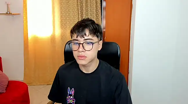 Snapshot of liam_orion chatting on 02.25.25 liam orion online show from 02.25.25