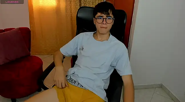 Snapshot of liam_orion chatting on 02.26.25 liam orion online show from 02.26.25