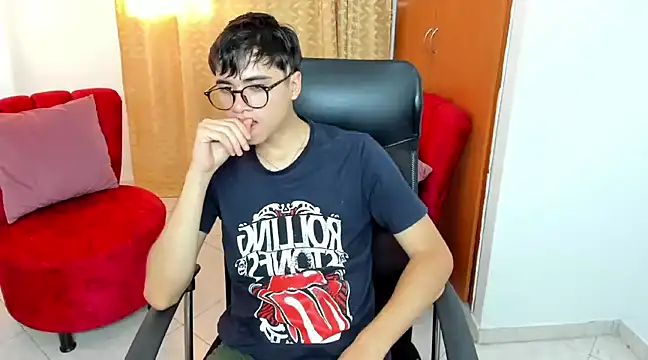 Snapshot of liam_orion chatting on 02.28.25 liam orion online show from 02.28.25