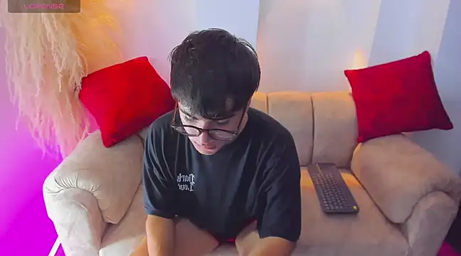 Snapshot of liam_orion chatting on 03.19.25 liam orion online show from 03.19.25