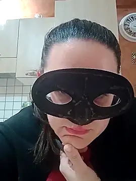 Snapshot of Dolcecurvy chatting on 02.28.25 Dolcecurvy online show from 02.28.25