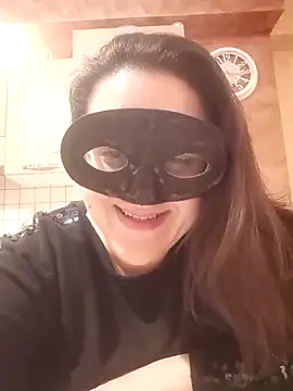 Snapshot of Dolcecurvy chatting on 03.10.25 Dolcecurvy online show from 03.10.25