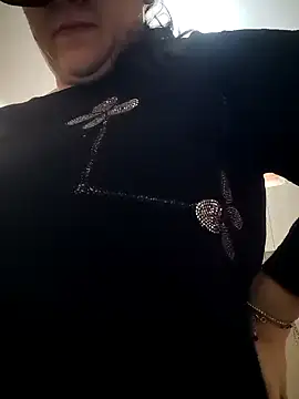 Snapshot of Dolcecurvy chatting on 03.18.25 Dolcecurvy online show from 03.18.25