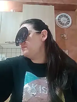 Snapshot of Dolcecurvy chatting on 03.20.25 Dolcecurvy online show from 03.20.25