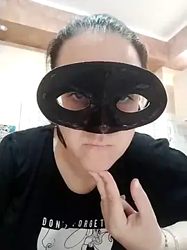 Snapshot of Dolcecurvy chatting on 09.17.25 Dolcecurvy online show from 09.17.25