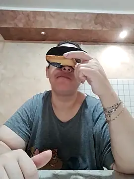 Snapshot of Dolcecurvy chatting on 10.25.25 Dolcecurvy online show from 10.25.25