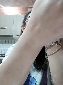 Snapshot of Dolcecurvy chatting on 10.25.25 Dolcecurvy online show from 10.25.25