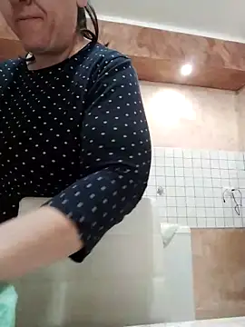 Snapshot of Dolcecurvy chatting on 10.30.25 Dolcecurvy online show from 10.30.25