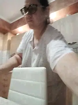 Snapshot of Dolcecurvy chatting on 11.07.25 Dolcecurvy online show from 11.07.25