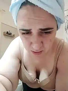 Snapshot of Dolcecurvy chatting on 11.09.25 Dolcecurvy online show from 11.09.25