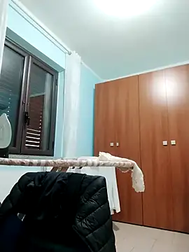 Snapshot of Dolcecurvy chatting on 11.12.25 Dolcecurvy online show from 11.12.25