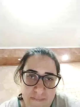 Snapshot of Dolcecurvy chatting on 11.13.25 Dolcecurvy online show from 11.13.25