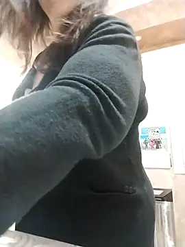 Snapshot of Dolcecurvy chatting on 11.15.25 Dolcecurvy online show from 11.15.25