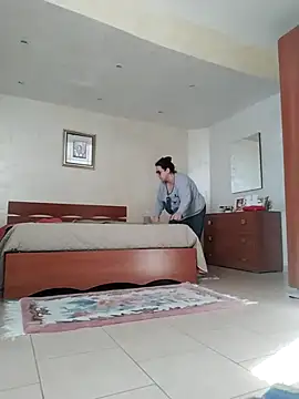 Snapshot of Dolcecurvy chatting on 11.16.25 Dolcecurvy online show from 11.16.25