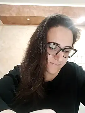 Snapshot of Dolcecurvy chatting on 11.20.25 Dolcecurvy online show from 11.20.25