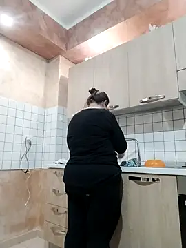 Snapshot of Dolcecurvy chatting on 11.23.25 Dolcecurvy online show from 11.23.25